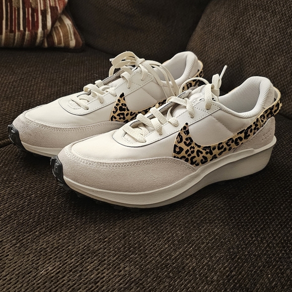 NIKE WAFFLE DEBUT CASUAL SNEAKER New No Box Woman's Size 10 - Picture 8 of 10